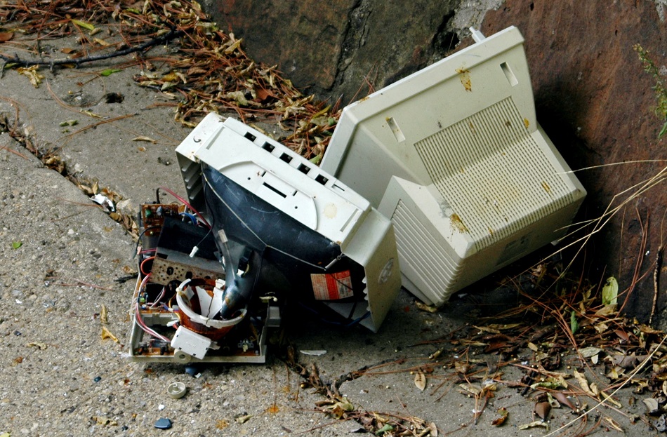 monitor in gutter - Fictiv monitor in gutter