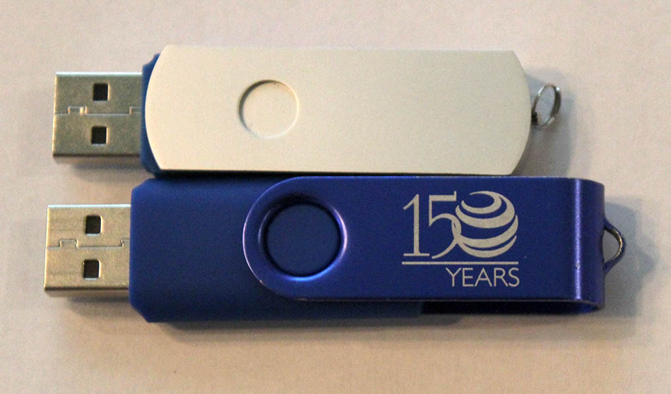 thumb drives that have been anodized and dyed for aesthetic purposes