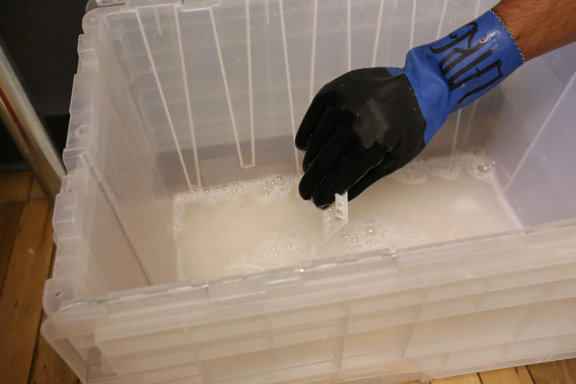 how-to-clean-polyjet-parts-image06 - Fictiv Cleaning a 3D printed part in a Sodium Hydroxide bath
