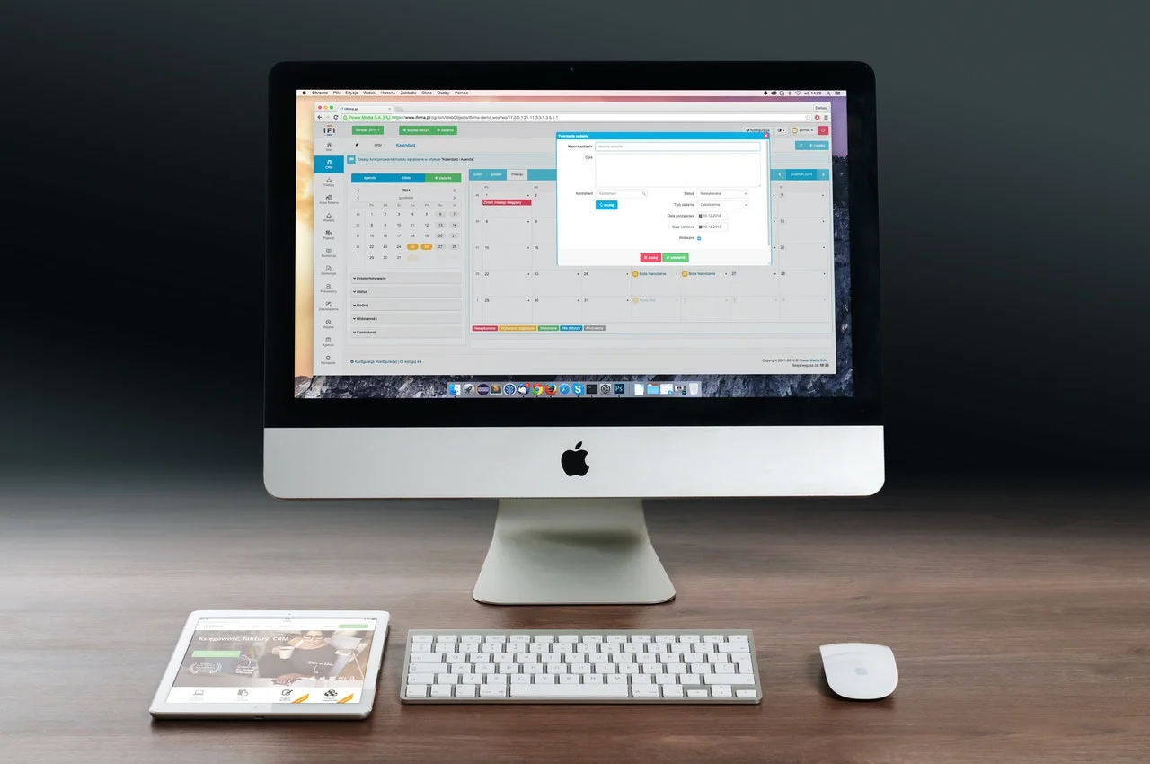 visual-identity-image02 - Fictiv Apple White desktop computer, mouse, and iPad