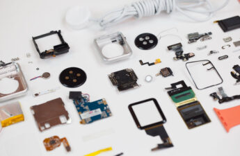 Teardown Showdown: Apple Watch vs. Fake Apple Watch Teardown Showdown: Apple Watch vs. Fake Apple Watch
