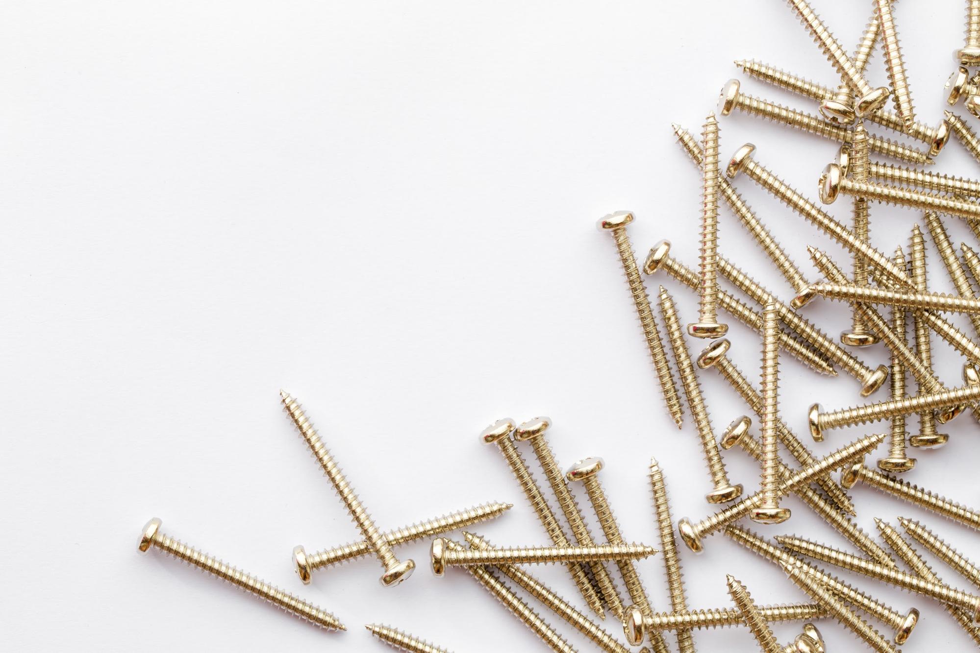 Screws with an alodine coating