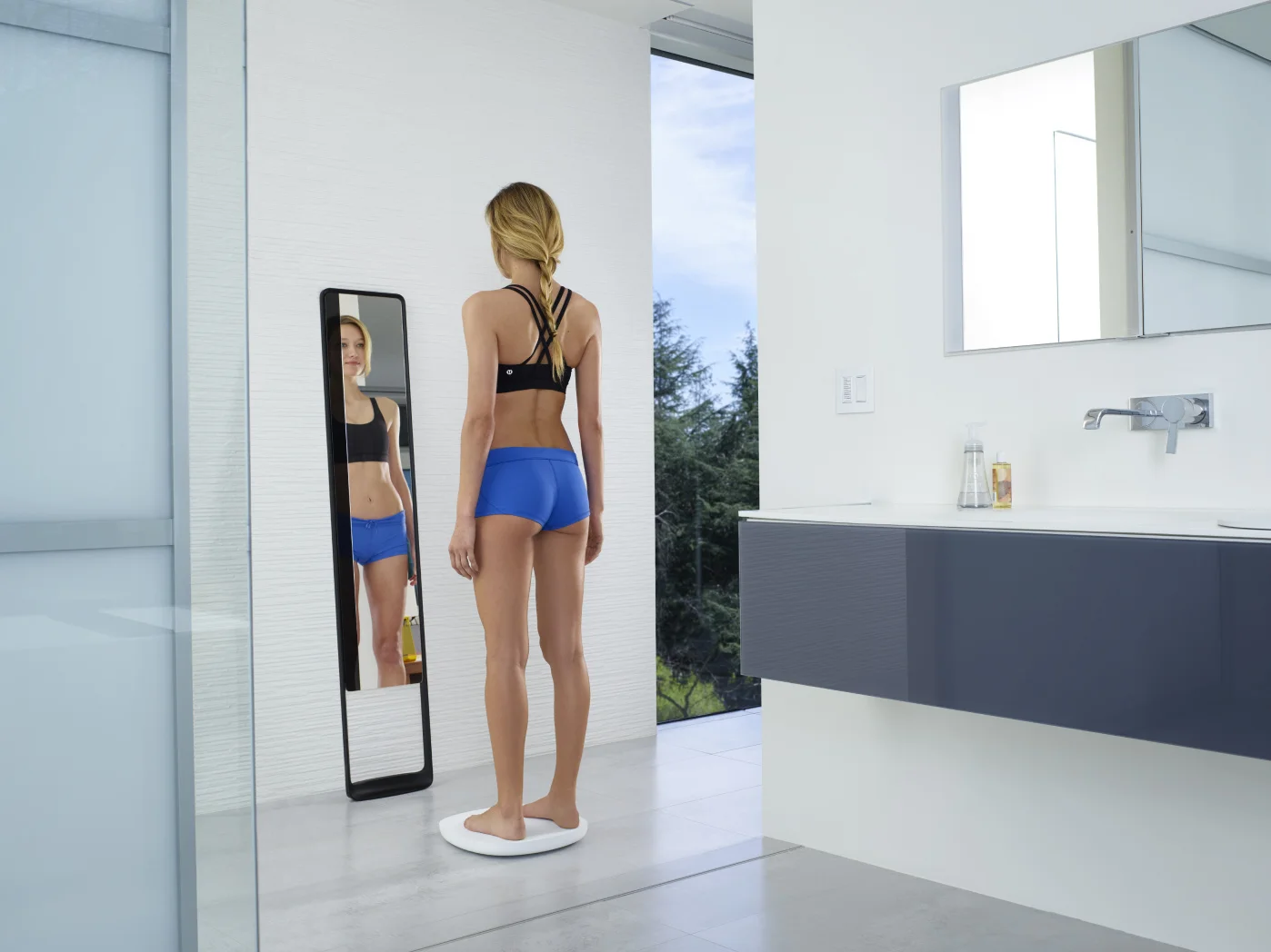 naked_labs_lifestyle-1 - Fictiv Naked Labs body scanner