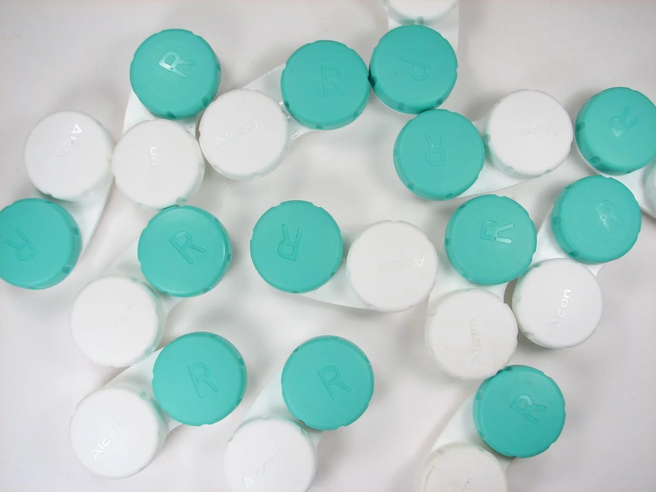 contact cases - Fictiv contact cases, made of plastic using injection molding