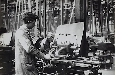 fictiv1image1 - Fictiv Black and white image of machinist operating a manual lathe.