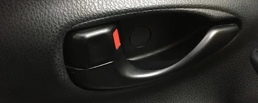car-door-handle - Fictiv Rapid prototyping - black car door handle