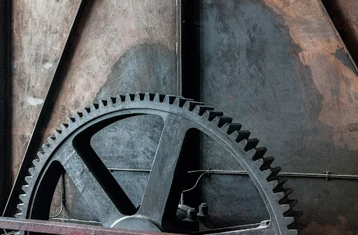 Photo-by-Wilhelm-Gunkel-on-Unsplash - Fictiv Gear Hobbed CNC machined metal gear