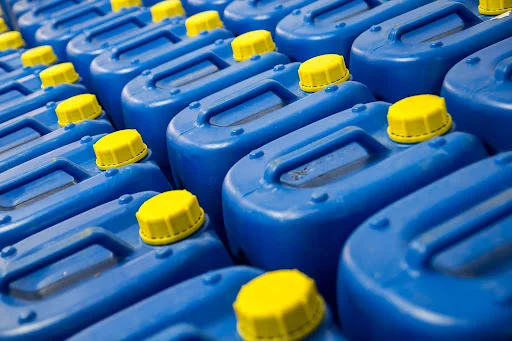 Blue-Fuel-Tanks-With-Yellow-Caps-1 - Fictiv blue fuel tanks with yellow caps