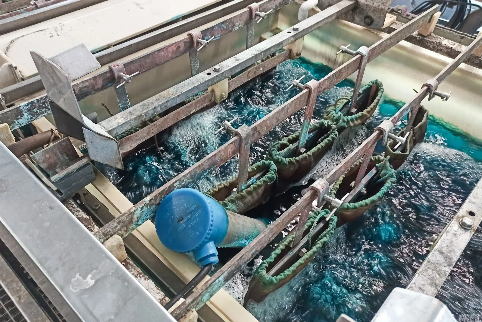 aqueous - Fictiv aqueous cleaners are often used prior to electroplating CNC machined parts