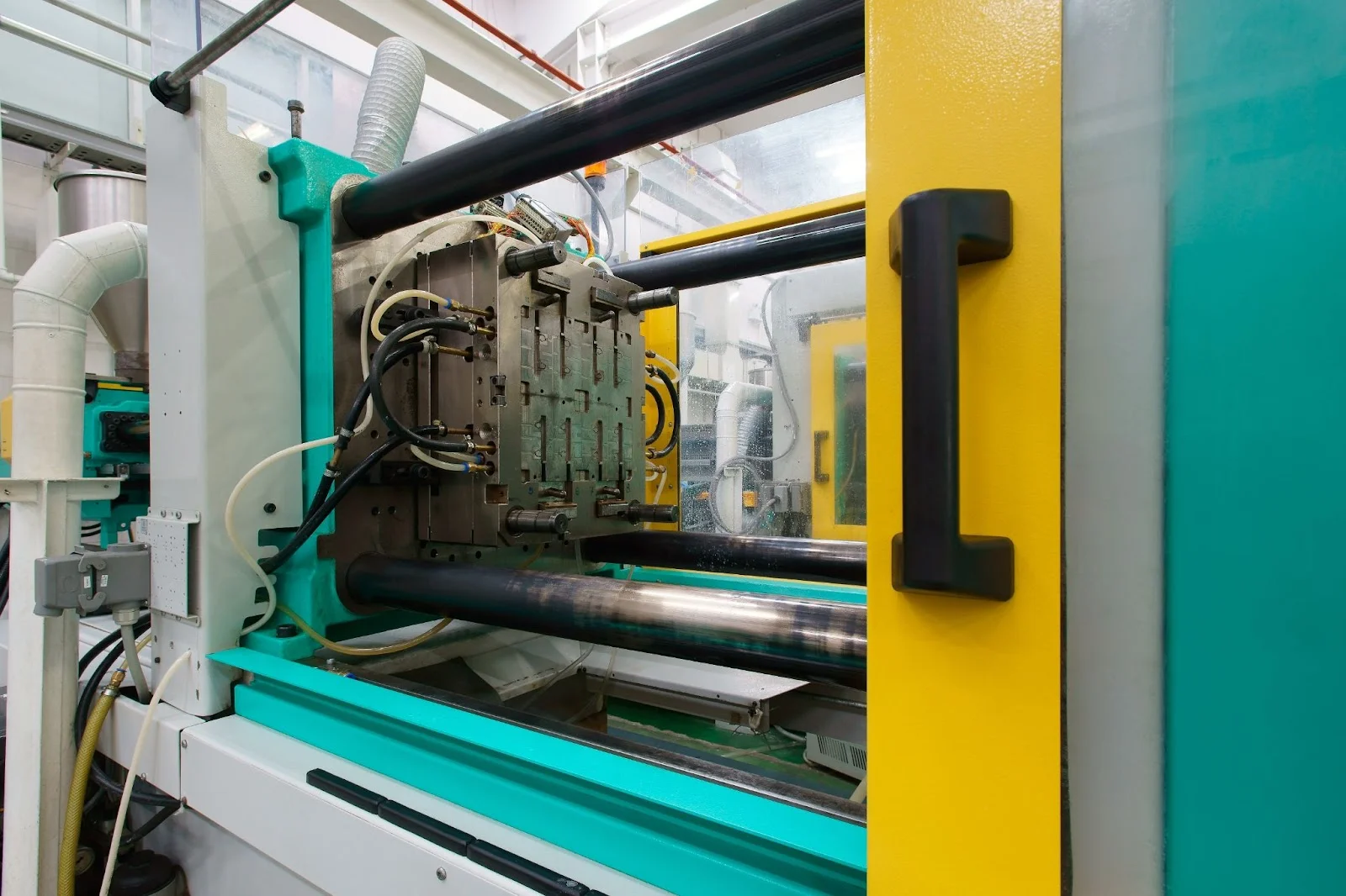plastic-injection-molding-manufacturing - Fictiv plastic injection molding manufacturing