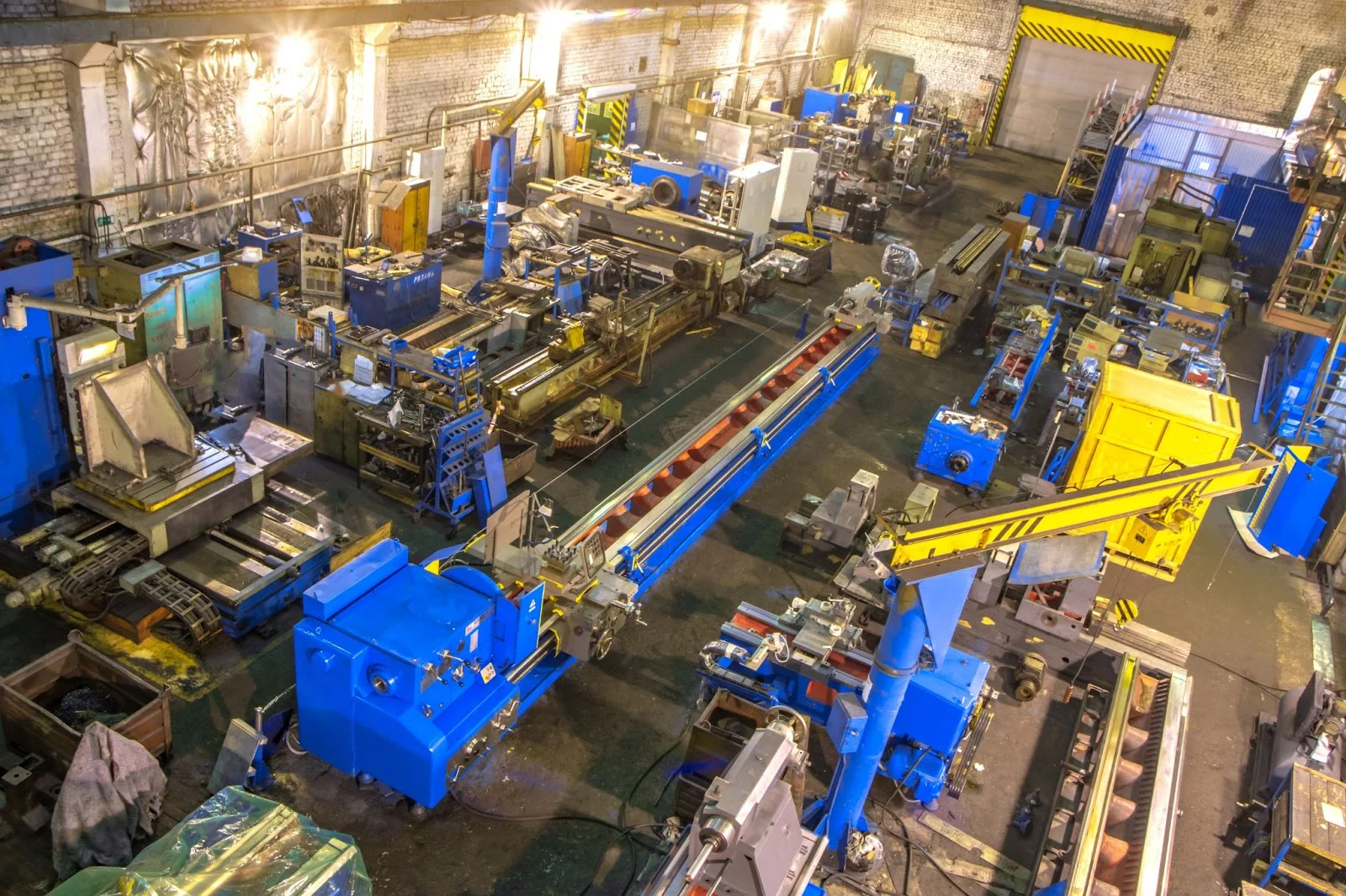 Distributed-manufacturing- - Fictiv Distributed Manufacturing vs. Traditional Manufacturing