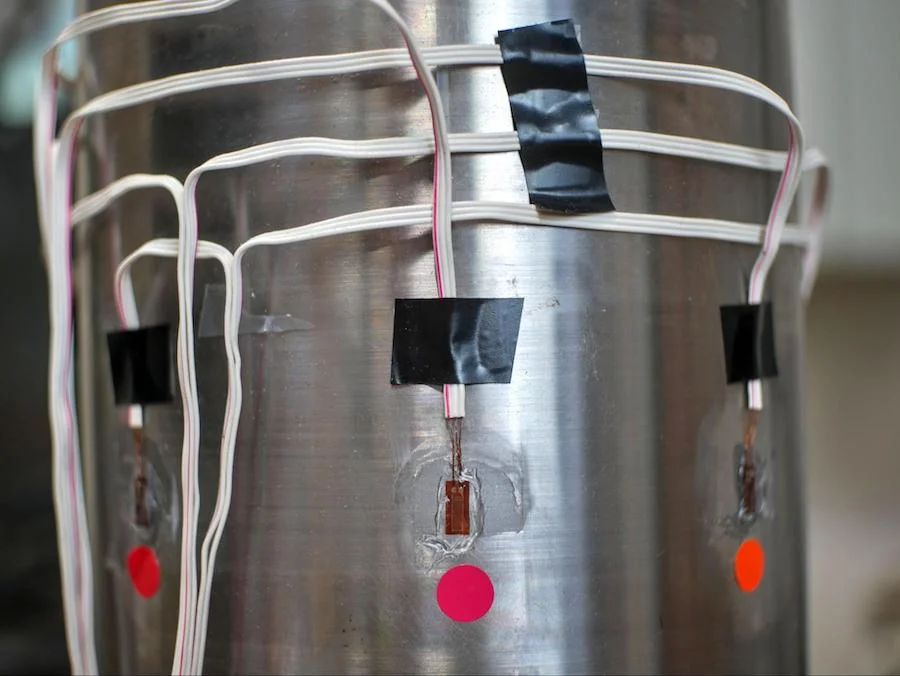 strain gauges on a test specimen - Fictiv strain gauges on a test specimen