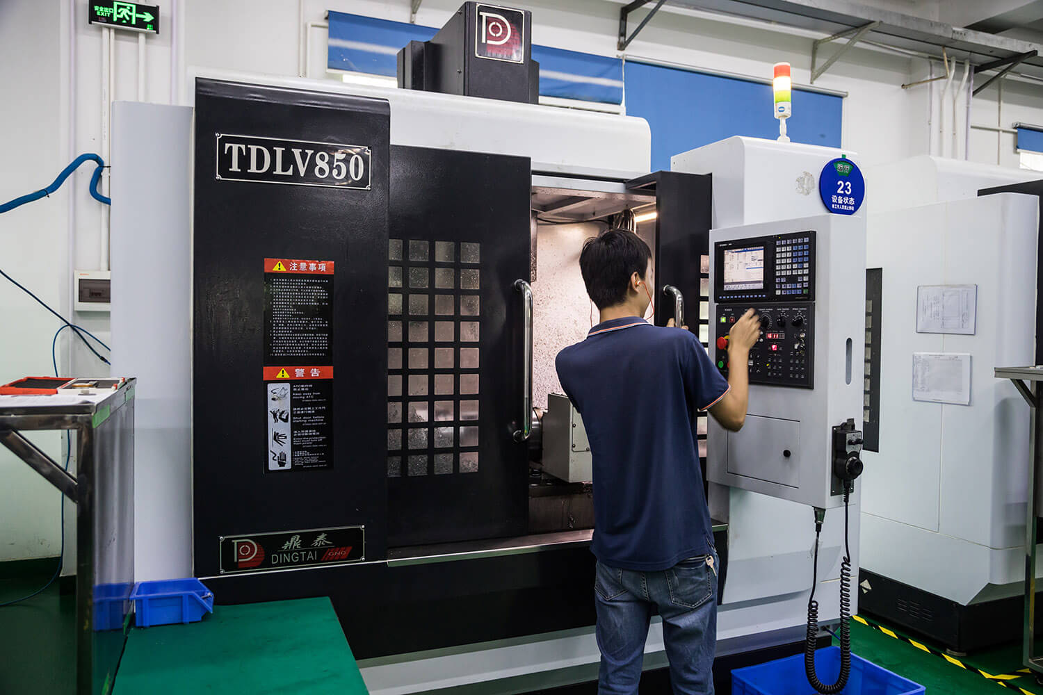 high-precision-cnc-machine - Fictiv a high-precision CNC machine