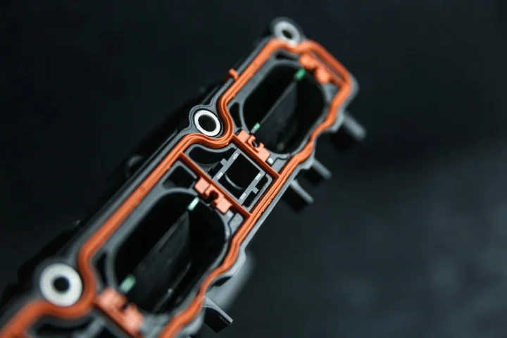 Two-Shot Injection Molding vs Overmolding