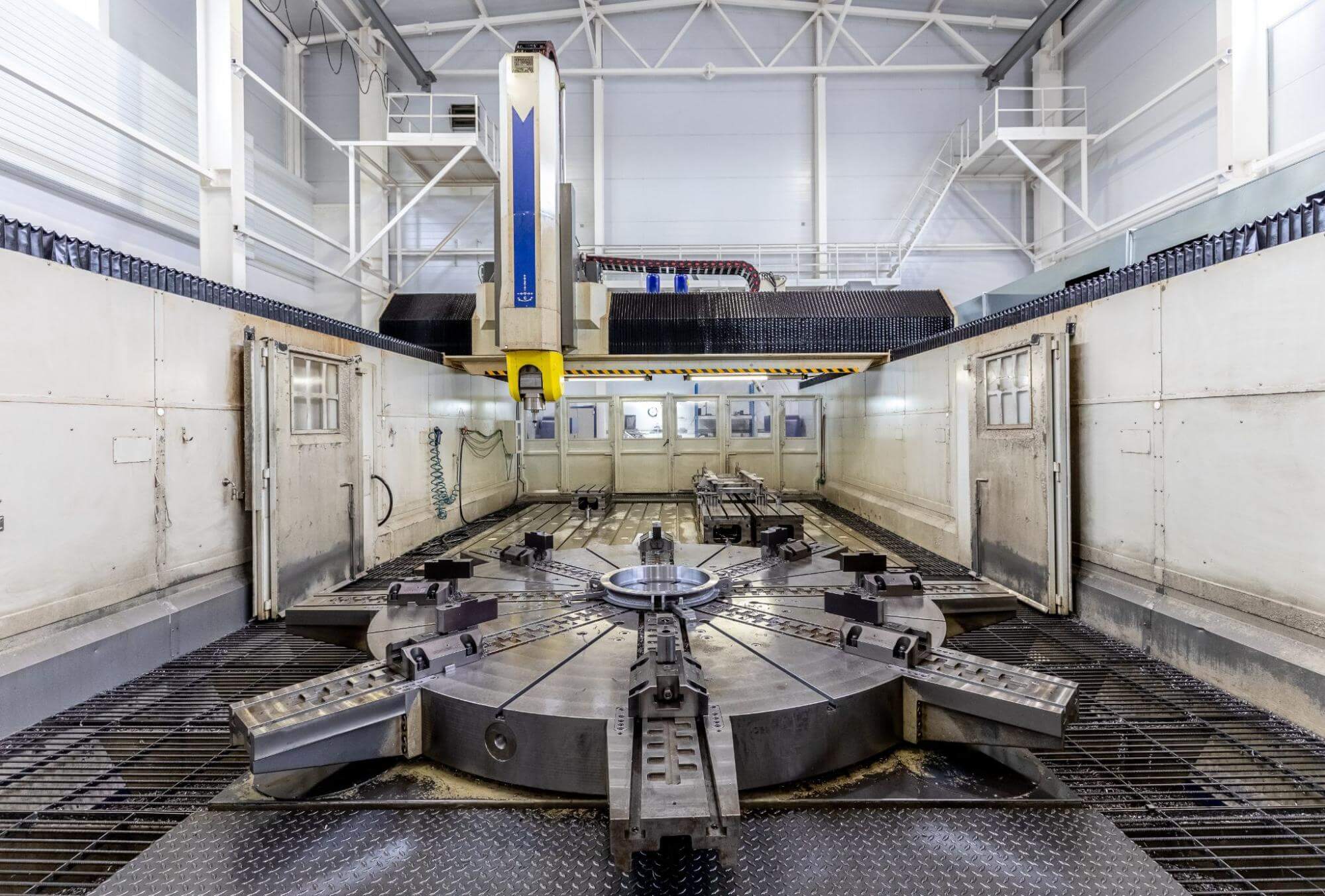 arge CNC milling machine.
