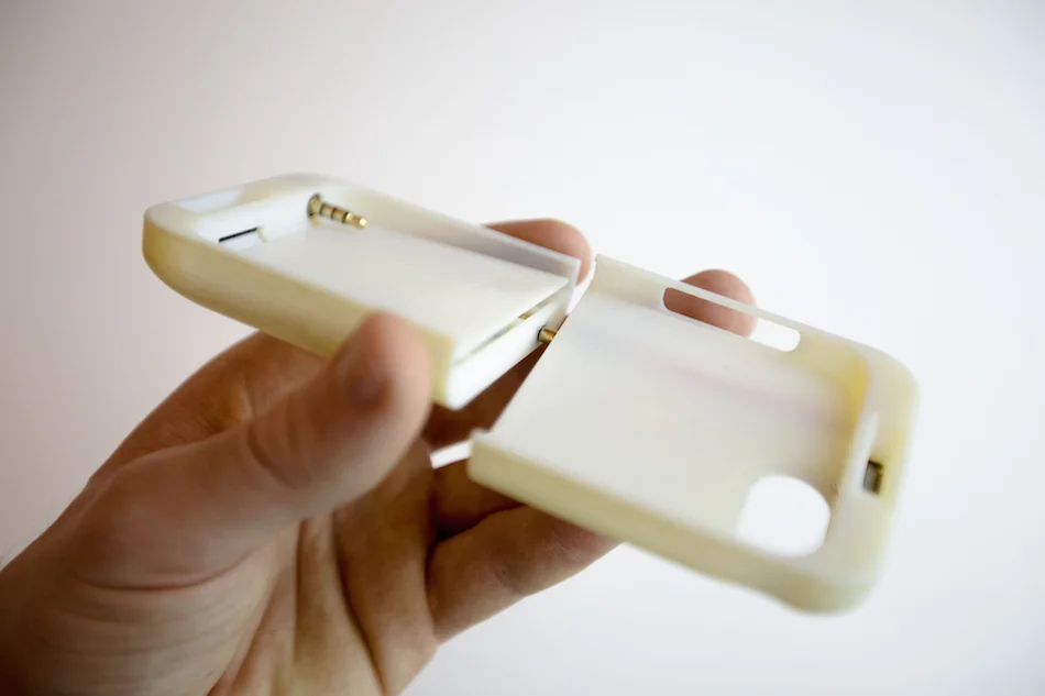 Rapid Prototyping 3D - Fictiv 3D-printed phone case prototype