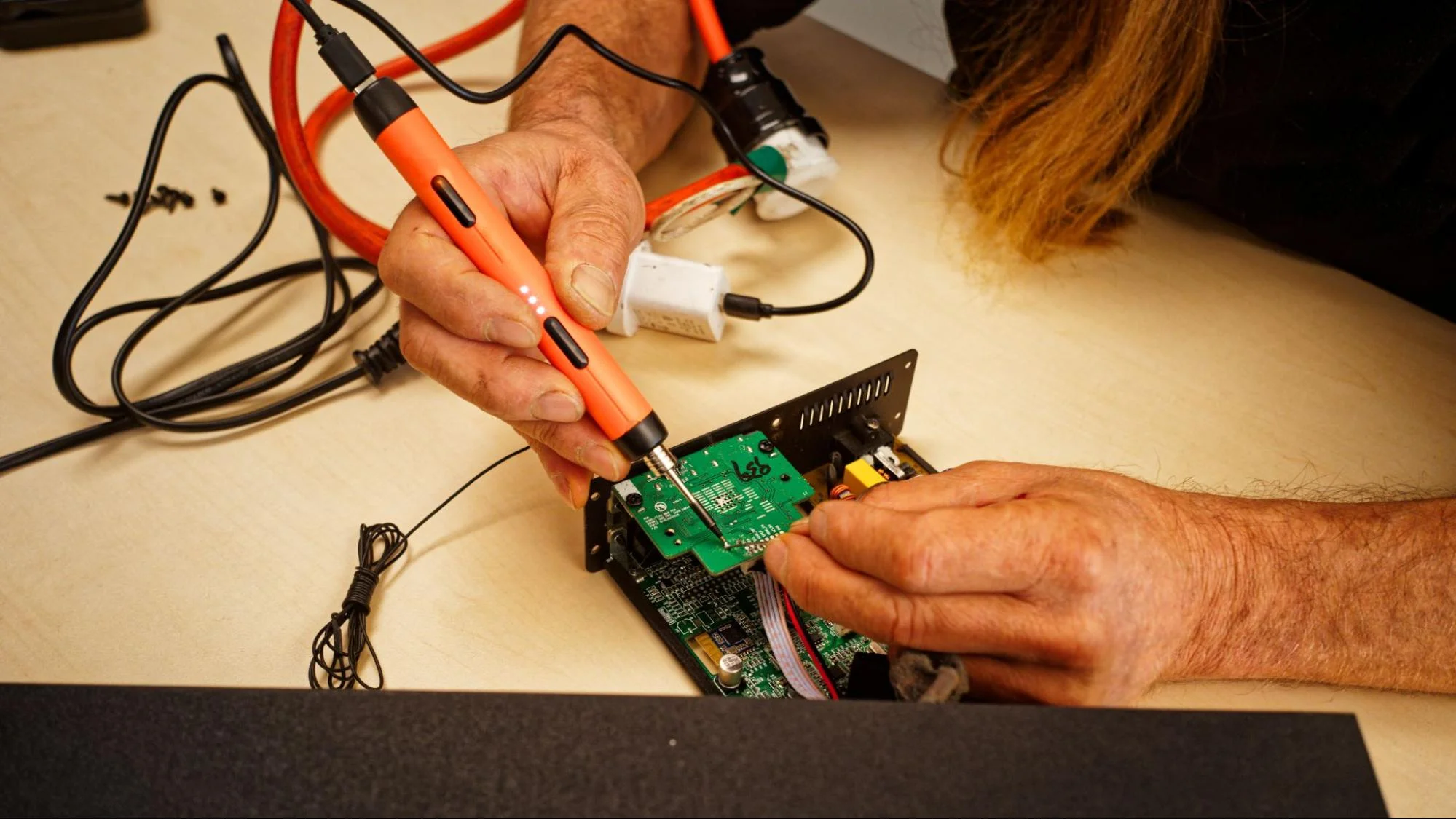 design-for-service-blog-img-1 - Fictiv A repair facility servicing a consumer electronics product.