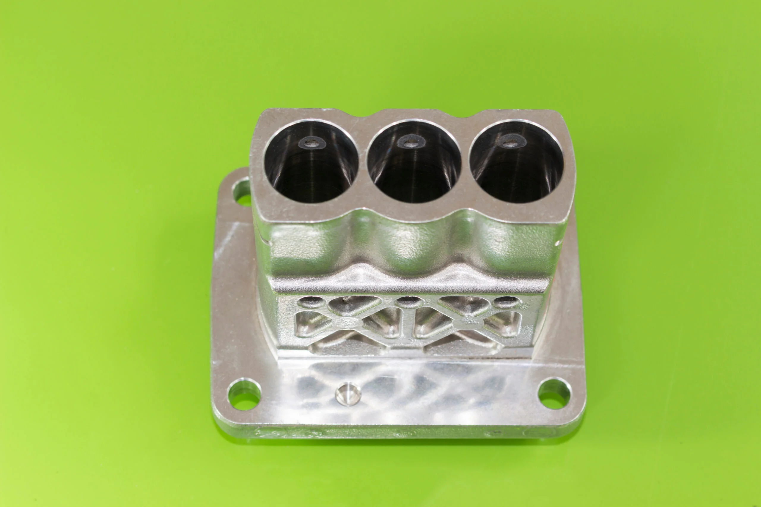 Automotive Aluminium part manufacturing by Low Pressure Die casting process and high accuracy cnc machining process - Fictiv LPDC automotive part