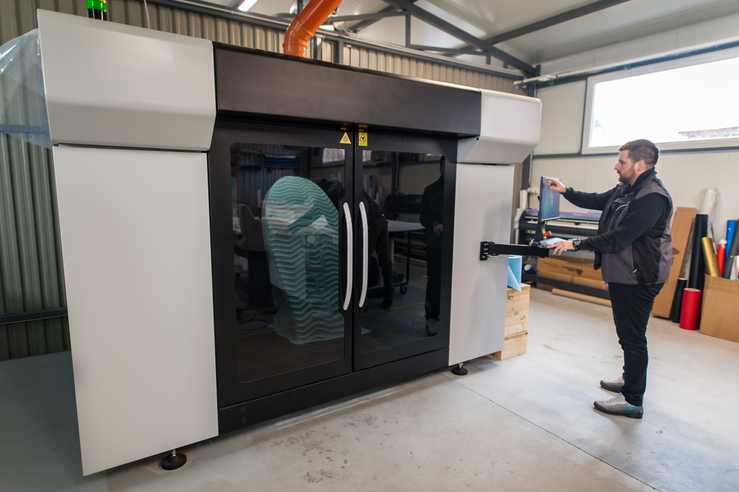 Large-format industrial 3D printer