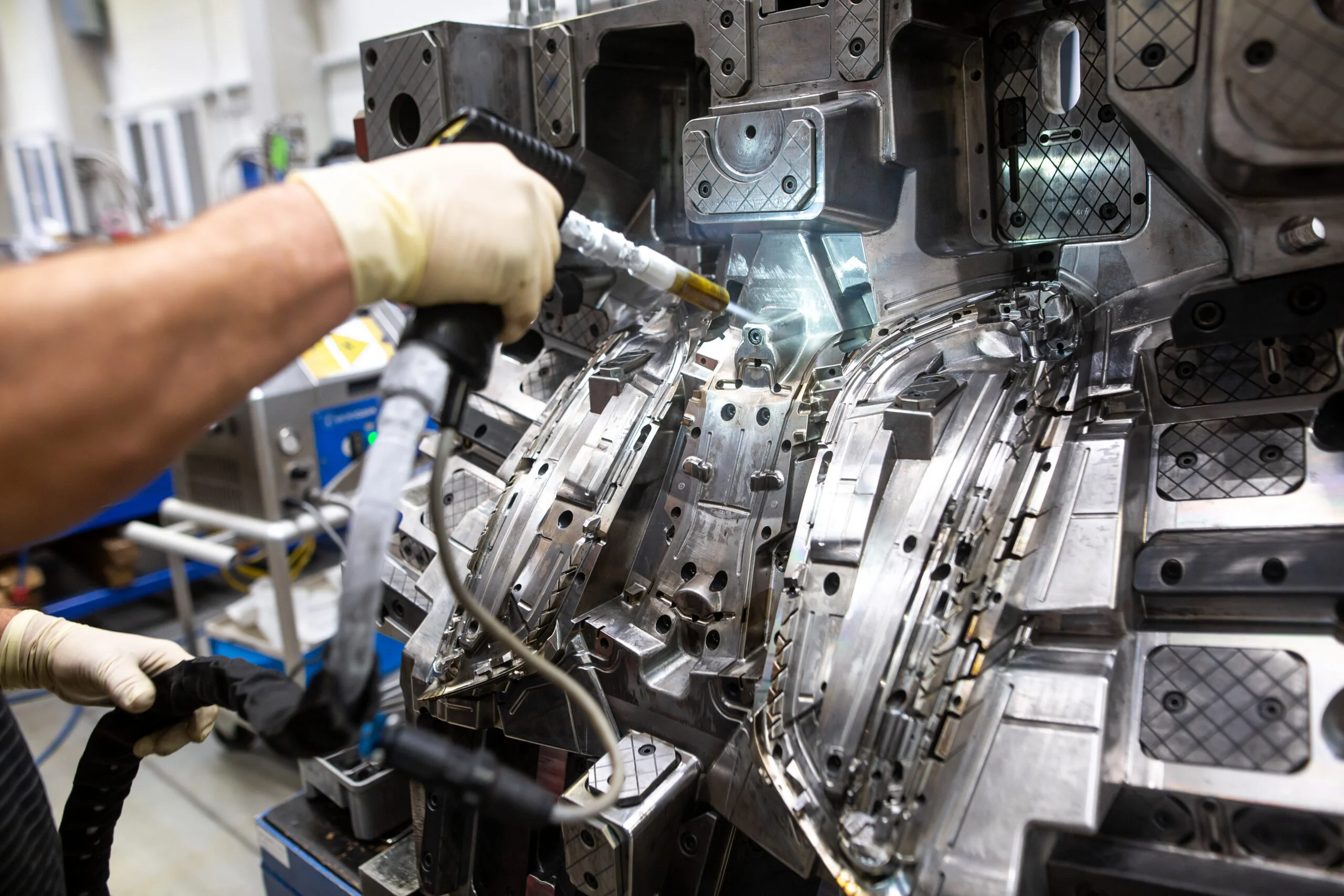 Engineer doing maintenance on the injection mold after production by dry nitrogen industrial concept - Fictiv large injection mold